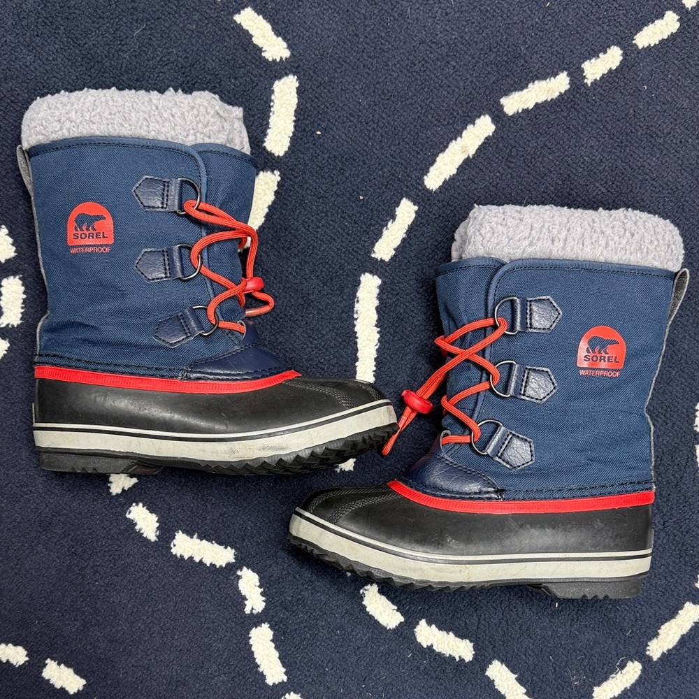 Sorel Navy and Red Waterproof Boots